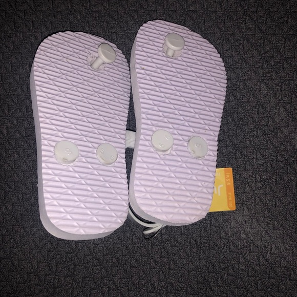 NWT. Juncture. Rubber flip flop w/ ankle strap. Multicolored whale print. 5/6C. - Picture 3 of 4
